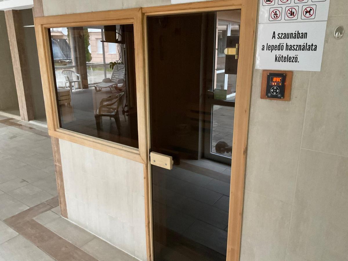 Sportapartman Hajduszoboszlo Bagian luar foto