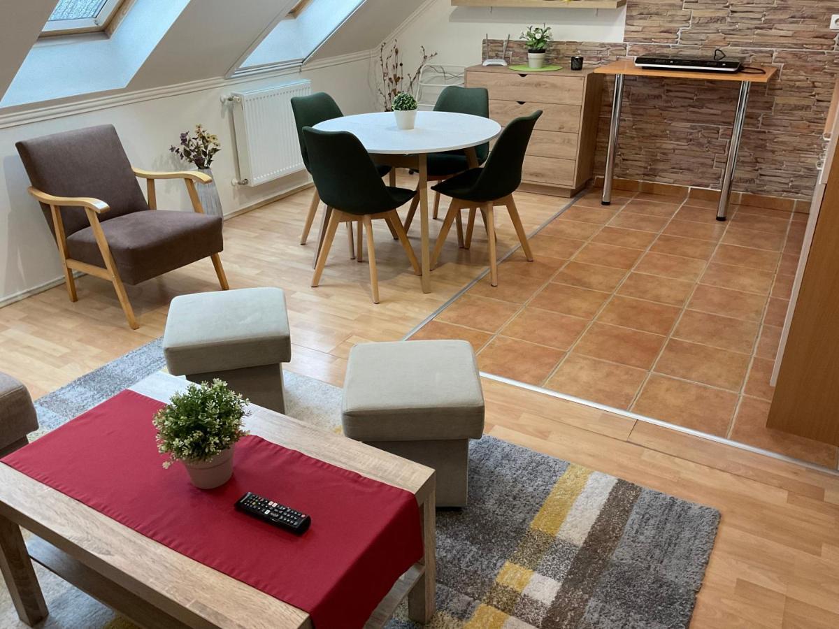 Sportapartman Hajduszoboszlo Bagian luar foto