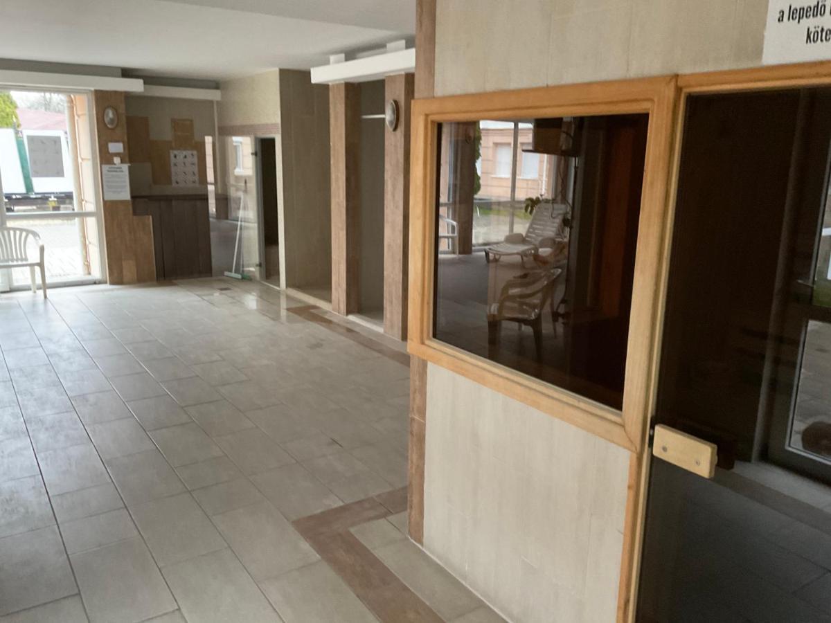 Sportapartman Hajduszoboszlo Bagian luar foto