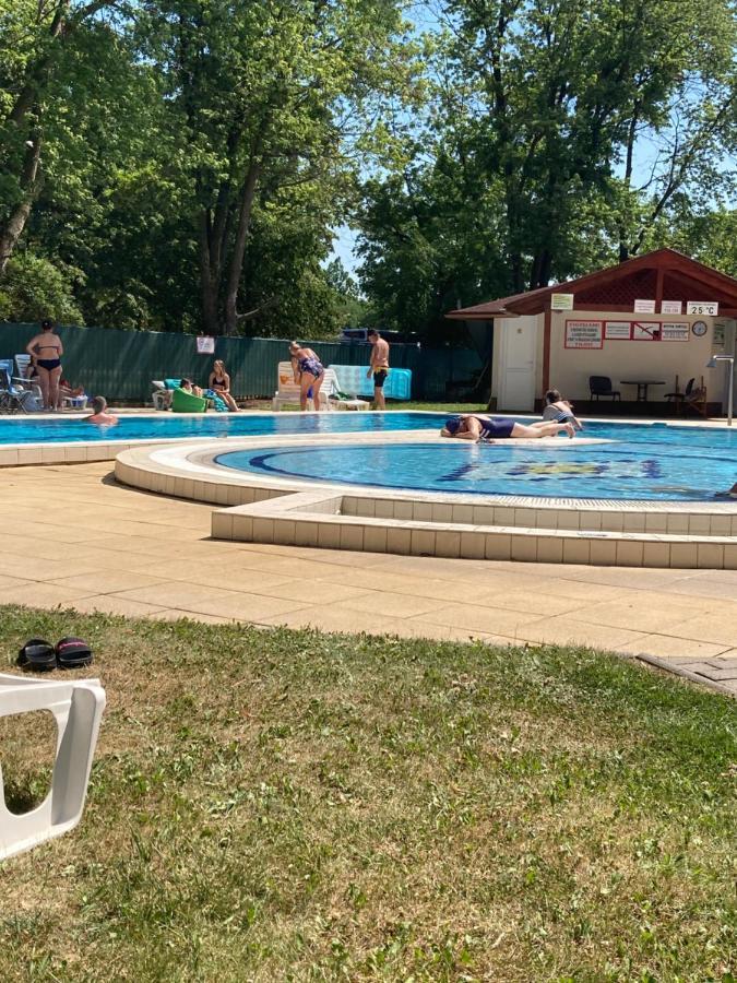 Sportapartman Hajduszoboszlo Bagian luar foto